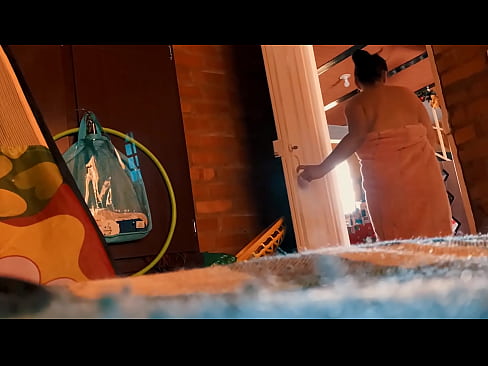 ❤️ Мій дядько йде за мною в душ, він трахає мене, поки я приймаю душ. ❤❌ Російське порно у нас ❌