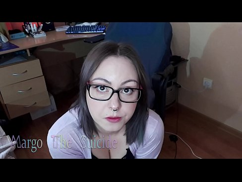 ❤️ Сексуальна дівчина в окулярах глибоко відсмоктує дилдо на камеру ❤❌ Російське порно у нас ❌